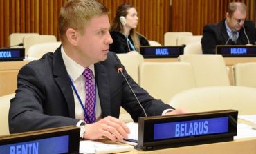 Syn białoruskiego ministra spraw zagranicznych zadał ojcu bolesny cios