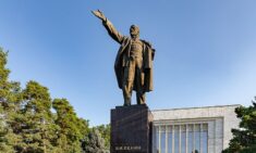 Nowy władca Kirgistanu liczy na zmianę konstytucji Nowy władca Kirgistanu liczy na zmianę konstytucji