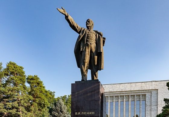 Nowy władca Kirgistanu liczy na zmianę konstytucji