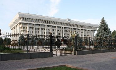 Wybory w Kirgistanie przesunięte bo najpierw trzeba zmienić konstytucję - pod przyszłego zwycięzcę