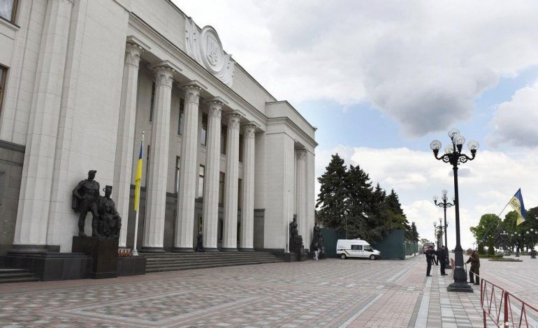 Sondaż: około 50% Ukraińców nie zna deputowanych ze swoich okręgów wyborczych