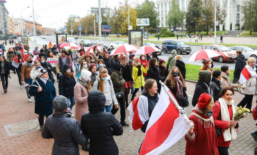 W Mińsku nie słabną protesty: OMON zatrzymał studentów i kobiety (WIDEO)