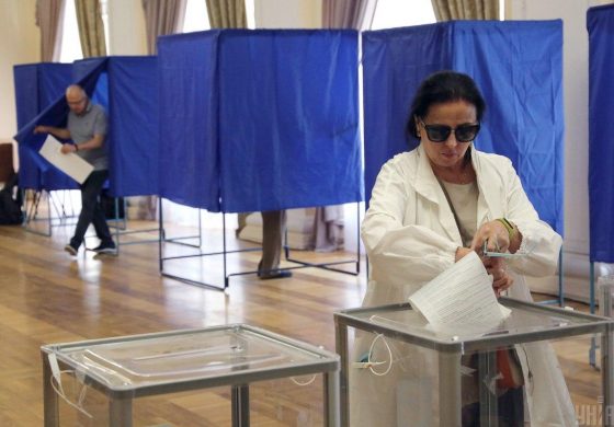 Wybory lokalne na Ukrainie w cieniu koronawirusa: bałagan, znaczne utrudnienia dla niepełnosprawnych, brak ochrony przed zarażonymi