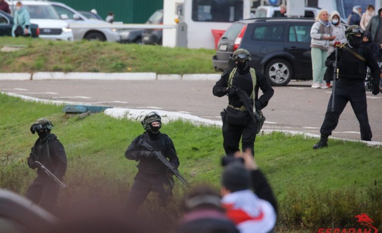 Wyciekły nagrania, na których słychać jak wiceszef białoruskiego MSW każe okaleczać i zabijać protestujących