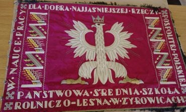 Zaginiony sztandar szkoły w Żyrowicach z 1936 roku wrócił na Podlasie