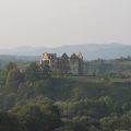 Klasztor Karmelitów bosych na wzgórzu Mariemont, widok z Zagroni. Fot: Rapaz/pl.Wikipedia.org