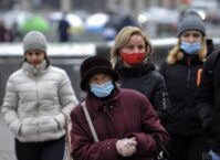 Ukraińcy masowo karani za nienoszenie masek. MSW twierdzi, że zdecydowana większość nosi maski
