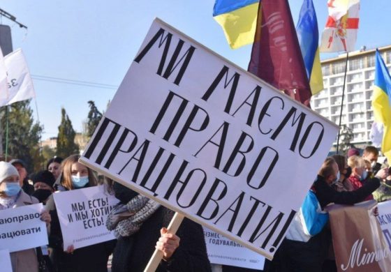 Burmistrzowie burzą się przeciwko kwarantannie weekendowej. Rozmówi się z nimi premier, parlament zastanowi się nad jej zniesieniem