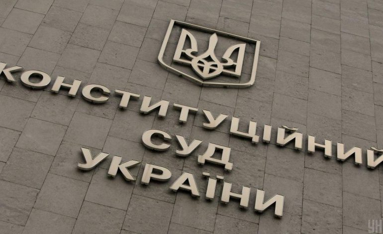 Część sędziów Sądu Konstytucyjnego Ukrainy odmawia udziału w jego pracach. Nie pojawili się na posiedzeniu w sprawie reformy ziemskiej