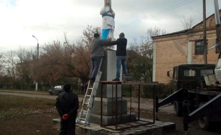 Mieszkańcy wsi w obwodzie zaporoskim zamienili pomnik Lenina na figurę Jezusa
