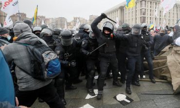 W Kijowie protest przedsiębiorców przeciwko ograniczeniom kwarantanny. Doszło do starć z policją