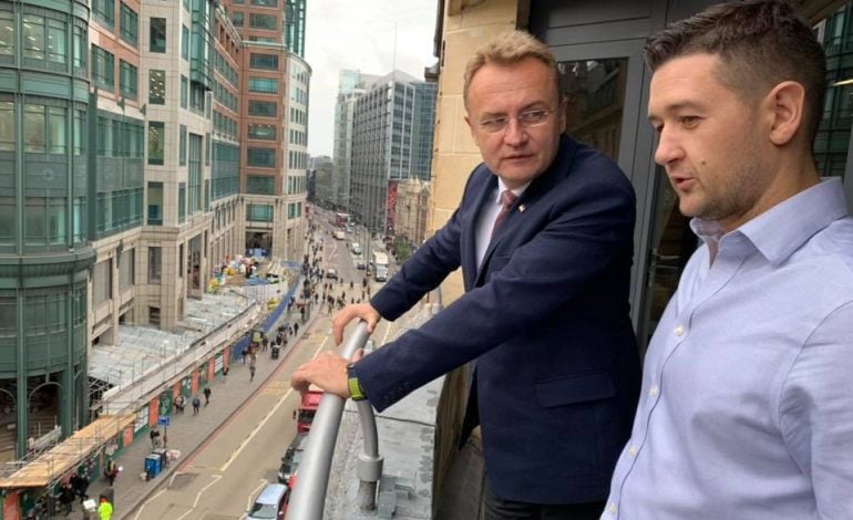 Mer Lwowa targany moralnymi wątpliwościami. Chodzi o Białoruś