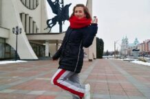Grodno: Wysoka grzywna dla dziewczyny, bo „kolor jej spodni narusza sytuację społeczno-polityczną” na Białorusi