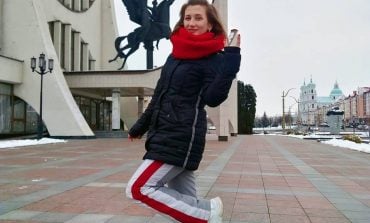 Grodno: Wysoka grzywna dla dziewczyny, bo „kolor jej spodni narusza sytuację społeczno-polityczną” na Białorusi