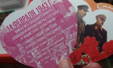 Walentynki w Ługańsku: miejscowi komuniści-patrioci rozdawali stalinowskie serduszka z wezwaniem do odrzucenia święta zakochanych na rzecz „świąt radzieckich i cerkiewnych”