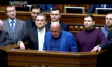W odpowiedzi na sankcje wobec deputowanego Tarasa Kozaka jego partia chce odsunięcia od władzy prezydenta Zełenskiego