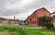 W dawnej szkole Ryszarda Kapuścińskiego w Pińsku powstaje hotel