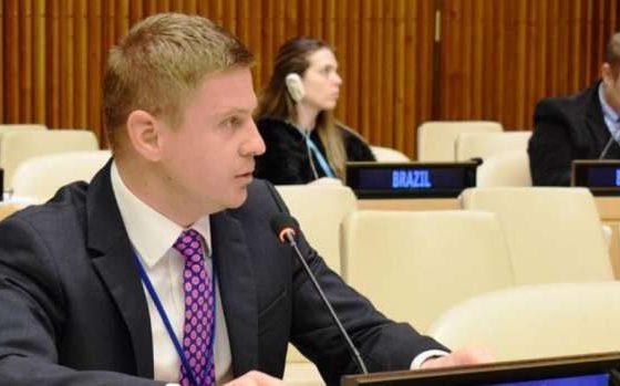 Syn szefa białoruskiego MSZ zadał ojcu kolejny bolesny cios