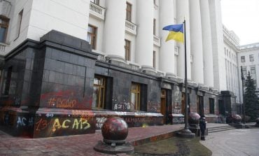 Kancelaria Prezydenta Ukrainy wyjaśniła, dlaczego fasada jej budynku nie została jeszcze oczyszczona po sobotnim proteście przeciwko uwięzieniu działacza społecznego z Odessy