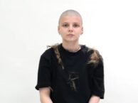 Białoruscy studenci golą sobie głowy na znak solidarności z więźniami politycznymi (WIDEO)