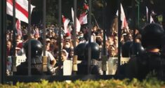 W lutym 2021 białoruskie sądy skazały uczestników powyborczych protestów na 168 lat łagrów W lutym 2021 białoruskie sądy skazały uczestników powyborczych protestów na 168 lat łagrów
