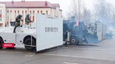 Łukaszyści wyprowadzili na ulice ciężki sprzęt do tłumienia protestów. Po co?