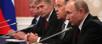 Na zdjęciu Putin, Ławrow i Pieskow. Fot. www.kremlin.ru