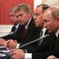 Na zdjęciu Putin, Ławrow i Pieskow. Fot. www.kremlin.ru