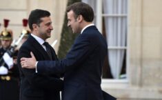 W Paryżu odbywa się spotkanie Macron-Zełenski. Uczestniczy w nim również Angela Merkel (via Internet)