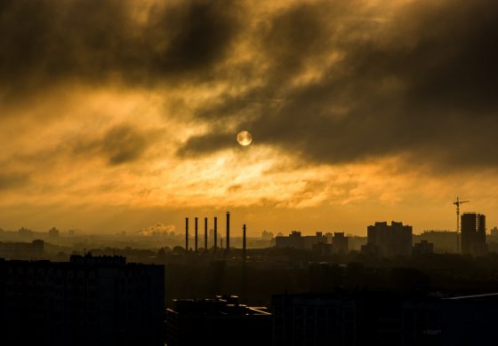 Dochody Rosji z ropy i gazu w 2023 roku spadły o połowę. A wydatki ostro w górę