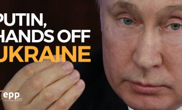 „Ręce precz od Ukrainy” – największa frakcja w Parlamencie Europejskim ostrzegła Putina przed agresywnymi działaniami wobec Ukrainy i zagroziła zaostrzeniem sankcji