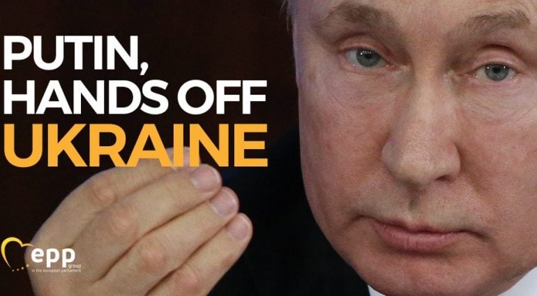 „Ręce precz od Ukrainy” – największa frakcja w Parlamencie Europejskim ostrzegła Putina przed agresywnymi działaniami wobec Ukrainy i zagroziła zaostrzeniem sankcji