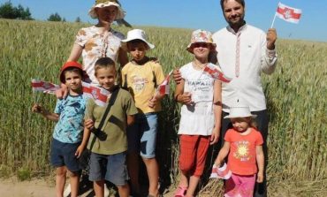 Białoruski dziennikarz zmuszony do ucieczki z kraju. Z pięciorgiem dzieci
