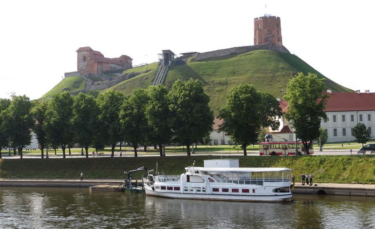Na Placu Zamkowym w Wilnie odnaleziono pozostałości wieży zamkowej z czasów WKL
