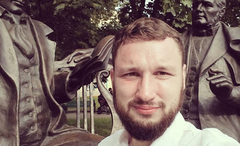 „Milicjanci już sznurówki mi zabrali”. Grodzieński dziennikarz na wolności. Do procesu