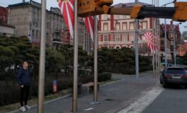 We Władywostoku z okazji Dnia Zwycięstwa pojawiły się flagi z symboliką Cesarskiej Marynarki Wojennej Japonii