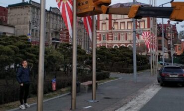 We Władywostoku z okazji Dnia Zwycięstwa pojawiły się flagi z symboliką Cesarskiej Marynarki Wojennej Japonii