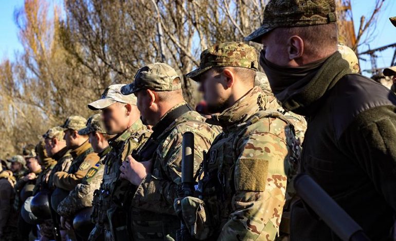 W wyniku ostrzału w Donbasie zginął ukraiński żołnierz, inny został ciężko ranny
