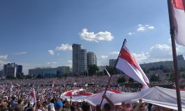 Reżim Łukaszenki uznaje historyczną biało-czerwono-białą flagę za symbol nazistowski