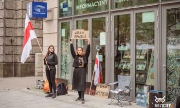 Białorusinki prowadzą bezterminową głodówkę przed siedzibą KE w Warszawie. Stawiają żądania