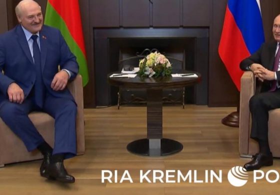 Soczi: Po raz pierwszy Łukaszenka przyjechał do Putina z neseserem
