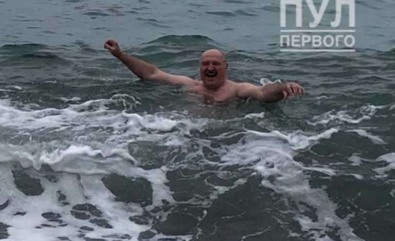 Nie ma już maczo Putina. Zdetronizował go Łukaszenka. I to w Rosji