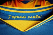 UEFA wyjaśniła nakaz usunięcia z koszulek ukraińskiej reprezentacji w piłce nożnej napisu „Chwała bohaterom”