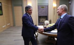 Były premier Francji przechodzi na “garnuszek” Kremla