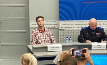 Więziony po uprowadzeniu samolotu Ryanair bloger pojawił się na konferencji prasowej MSZ w Mińsku