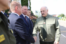 Łukaszenka chce zmusić Białorusinów do bratobójczej walki