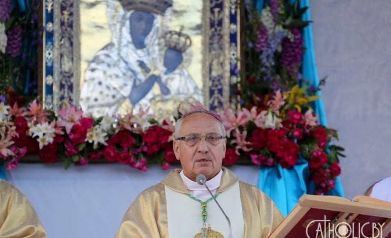 „Z Tobą Mario, zbudujemy nową szczęśliwą Białoruś!”. Arcybiskup Kondrusiewicz odprawił mszę w Budsławiu