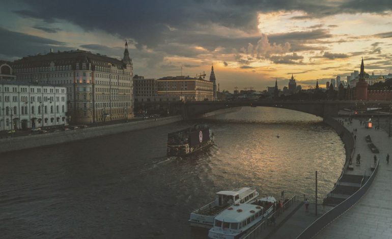 Premier Izraela przyjechał do Moskwy. Proponuje Putinowi mediacje