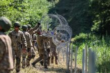 Rekordowa liczba imigrantów szturmowała granicę. Media alarmują: reżim może zdecydować się na wariant „zorganizowanego przerwania granicy przez tłum imigrantów”