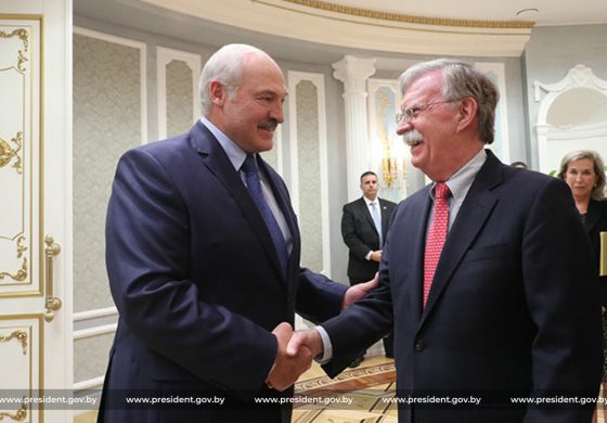 B. doradca Trumpa ds. bezpeiczeństwa ostrzega